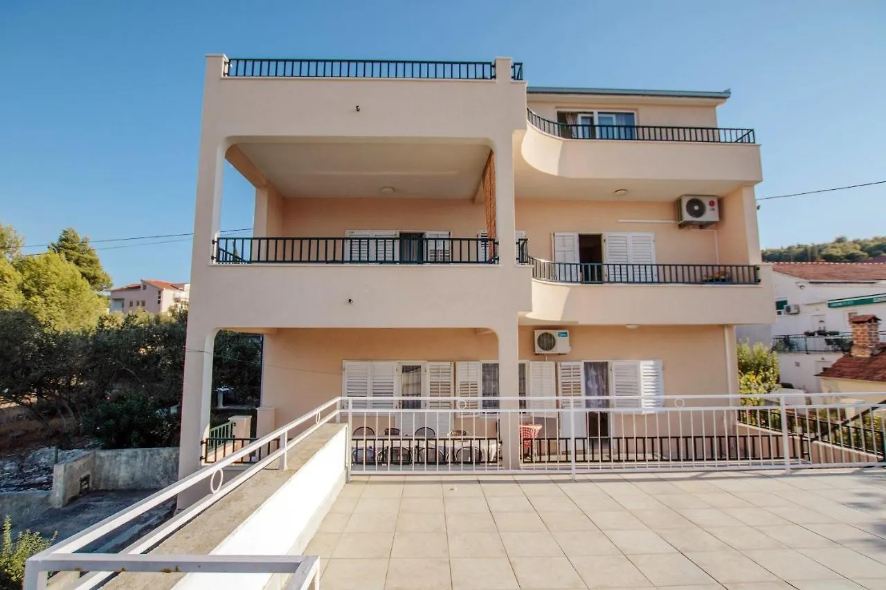 Apartment Arbanija 1122B Trogir 0*,